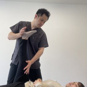 冬になると肩甲骨が動かしにくいのはなぜ？